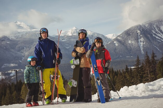 Jak dobrze przygotować się do sezonu narciarskiego: kluczowe elementy garderoby górskiej
